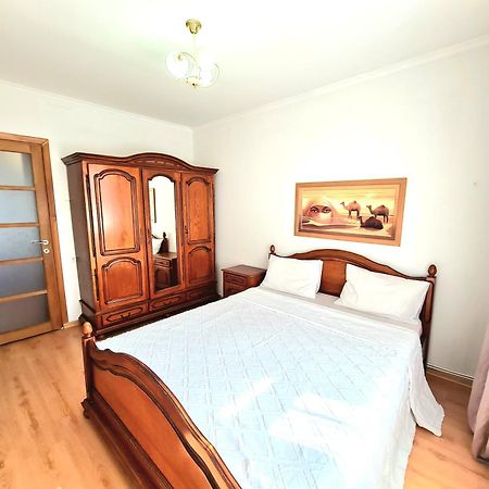 Apartament 2 Bedrooms, Botanica Кишинев Екстериор снимка